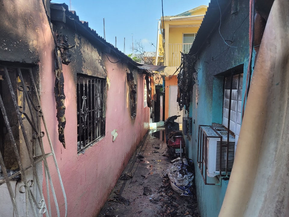 Una señora perdió la vida en un incendio en el sector México de San Pedro de Macorís