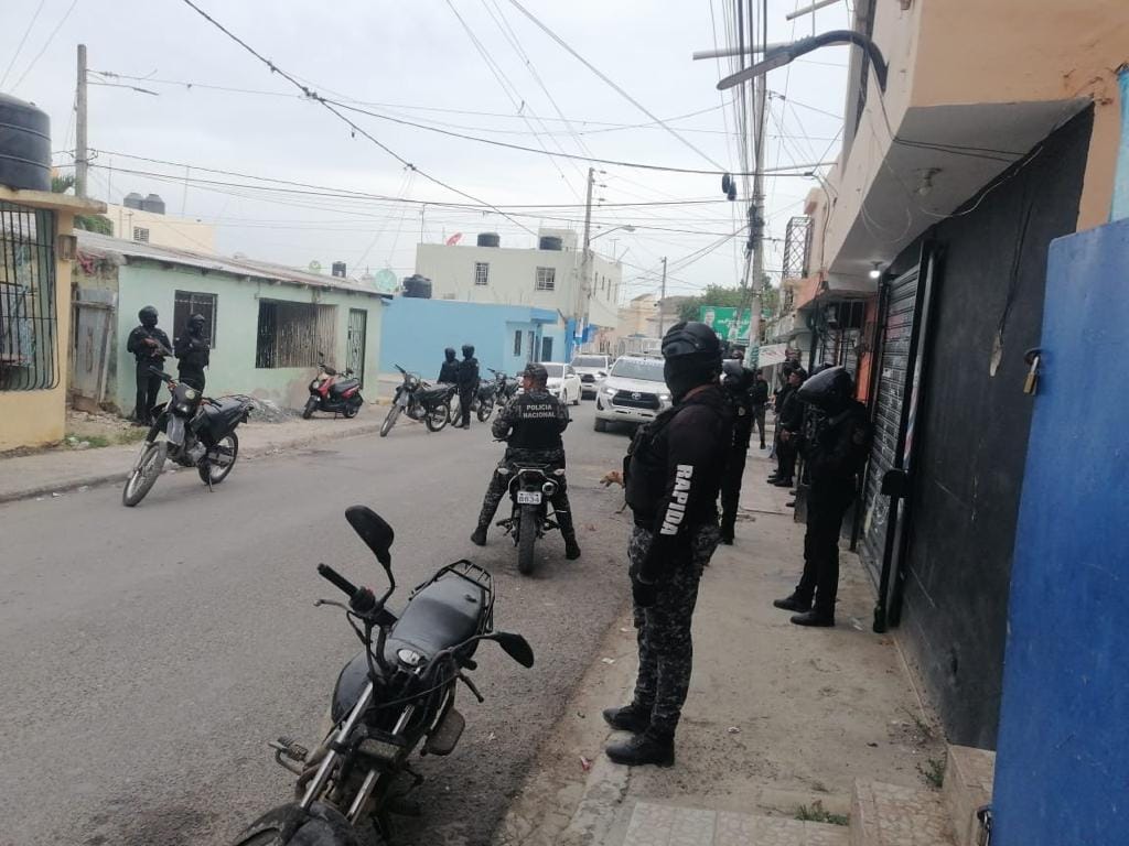Policía Nacional realiza intervenciones de operativos simultáneos en 24 de Abril, Las Colinas 1 y 2, Jose Blanche de Santa Fe.