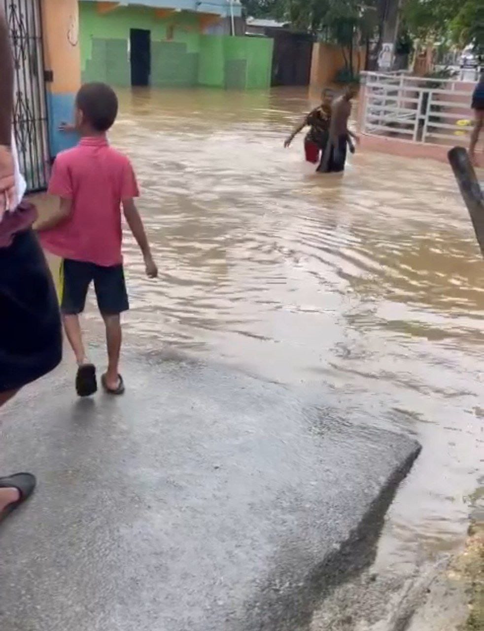INUNDACIONES MASIVAS EN SAN PEDRO DE MACORÍS: MÁS DE 70 SECTORES AFECTADOS POR LAS FUERTES LLUVIAS