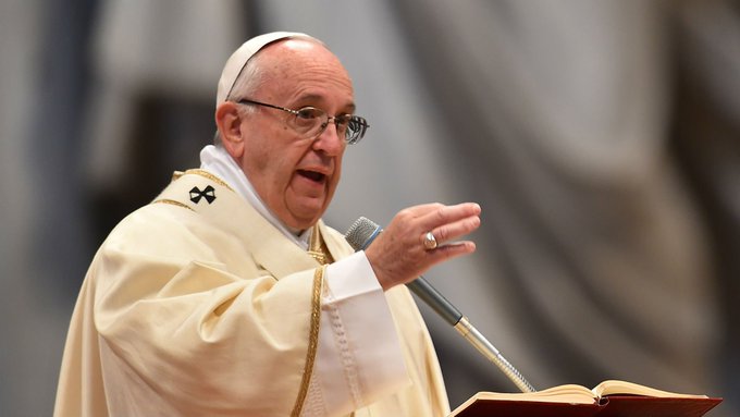 El papa Francisco pide no confundir la fiesta en Navidad con el consumismo