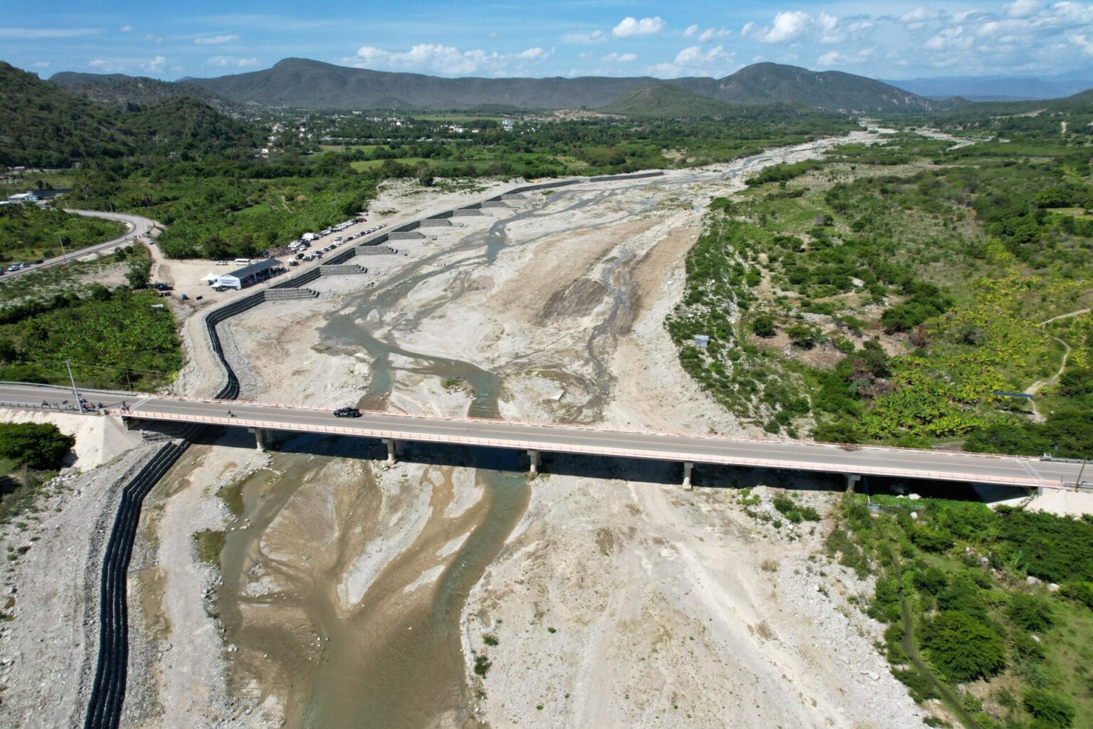 Varias comunidades de Azua son beneficiadas con obras