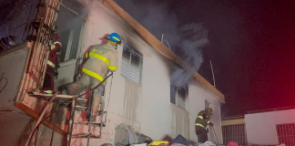 Incendio destruye vivienda en Santiago Oeste y deja a tres personas en la intemperie