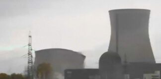Derrumban dos enormes torres de refrigeración de una central nuclear alemana
