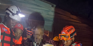 (Vídeo) Defensa Civil en San Pedro de Macorís rescata familia afectada por las lluvias