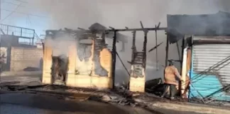 Incendio consume oficina de abogados en Azua y mantiene en vilo a residentes por varias horas