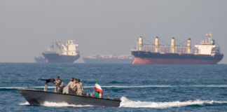 Guardia Revolucionaria iraní, «Quemaremos cualquier barco que pase por el estrecho de Ormuz»