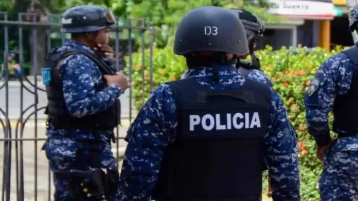 detencion-de-policias-en-santo-domingo-por-cocaina-57506661-focus-0.23-min0.09-896-504