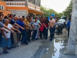 Comunitarios en el sector Punta de Garza en SPM reclaman reparación de sus calles