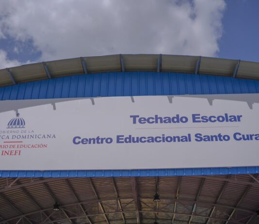 INEFI entregan polideportivo techado en el Centro Educativo Santo Cura de Ars