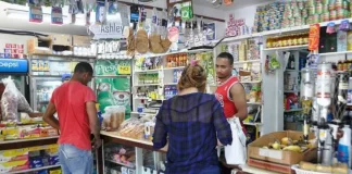 Detallistas anuncian plan nacional para competir con grandes cadenas y bajar precios
