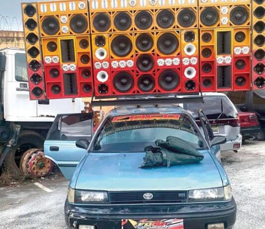 Música alta sin control mantienen irritados a residentes de SPM, mientras medio ambiente no se pronuncia al respecto