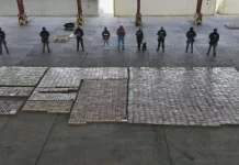 Ecuador incauta dos toneladas de cocaína en contenedor con frutas