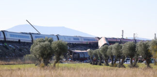 Al menos 46 muertos en choque de trenes de alta velocidad en España
