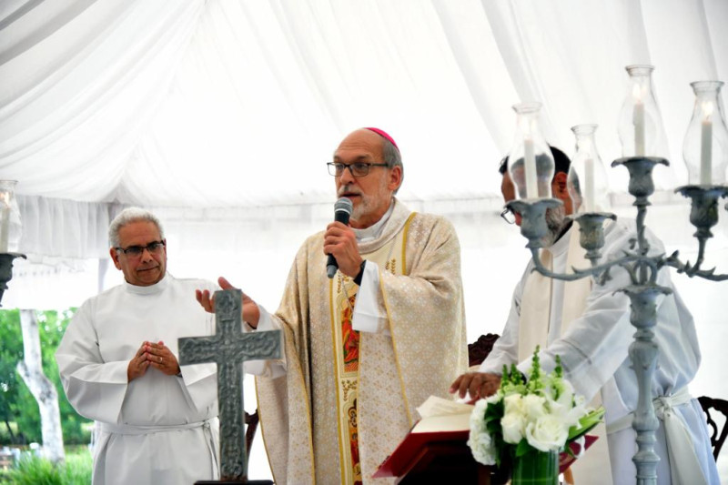 «La ausencia paterna es suplida por la excelencia de la mujer dominicana”, dice Monseñor Masalles