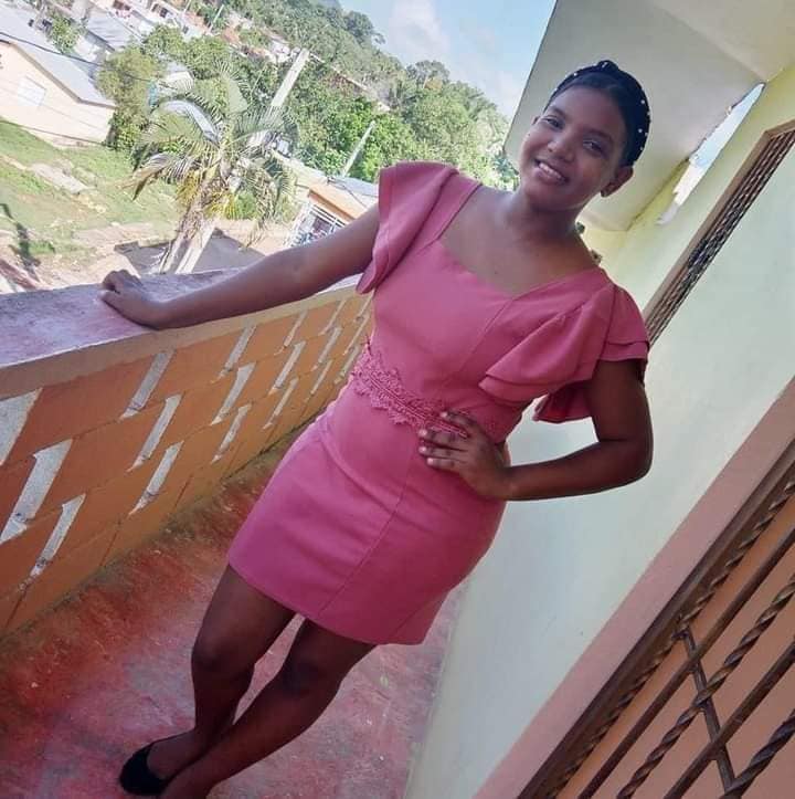 Hombre despechado mata a su expareja de 21 años de edad y emprende la huida