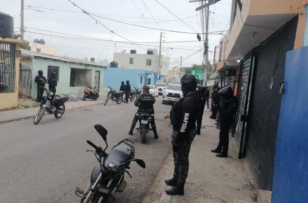 Policía Nacional realiza intervenciones de operativos simultáneos en 24 de Abril, Las Colinas 1 y 2, Jose Blanche de Santa Fe.