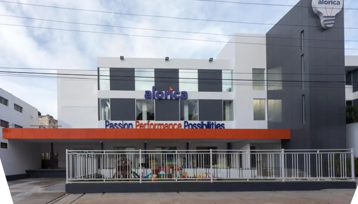 Alorica es demandada por sus empleados por falta de pago, abuso de poder e intimidación laboral.