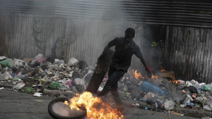 Haitianos protestan exigiendo renuncia de Ariel Henry por conflicto con RD