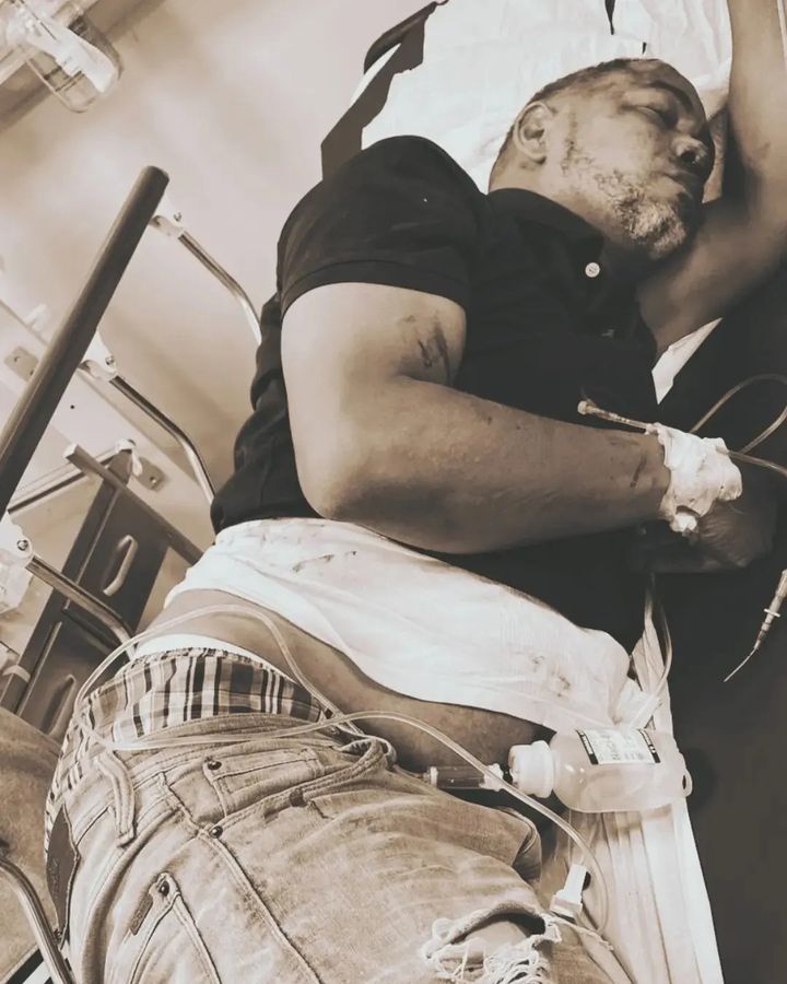 Camionero es atropellado por motorista.