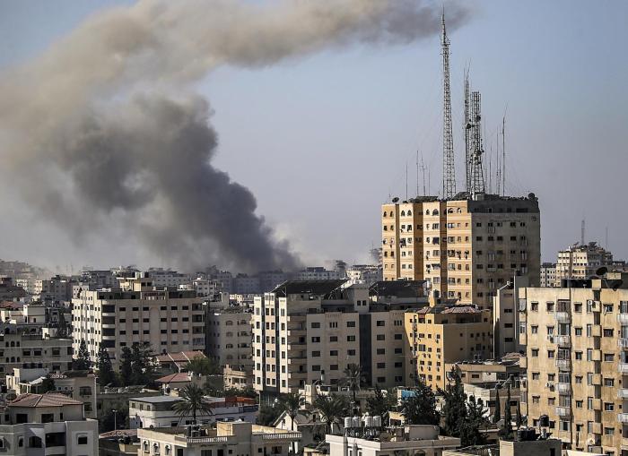 A un mes de guerra, se contabilizan más de 10.000 muertos en Gaza