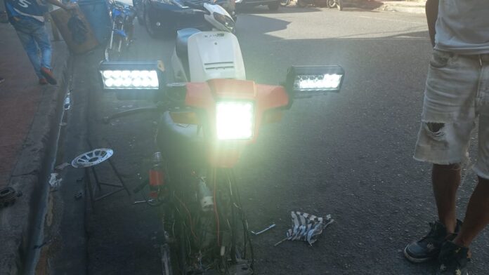 2-Motocicletas-con-luces-led-696x392