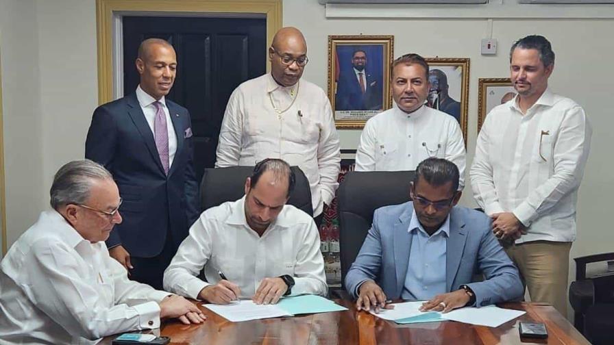 Grupo Puntacana firma acuerdo para construir y operar terminal de aeropuerto de Guyana.