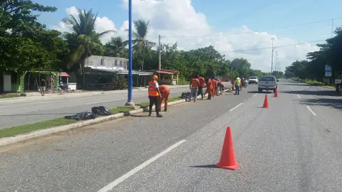 Un oficial de la Policía sufre golpes en accidente de motocicleta en Guayacanes.
