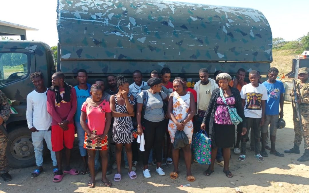 ERD detiene 48 indocumentados haitianos en Montecristi y Dajabón.