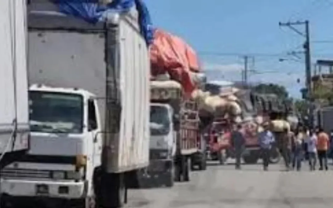 Hombres armados vestidos de policías asaltan camioneros haitianos en carreteras del Cibao.