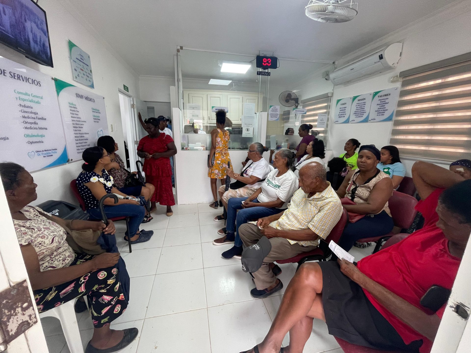 EL SENADOR FRANKLIN PEÑA REALIZA OPERATIVO MÉDICO EN CONSUELO.