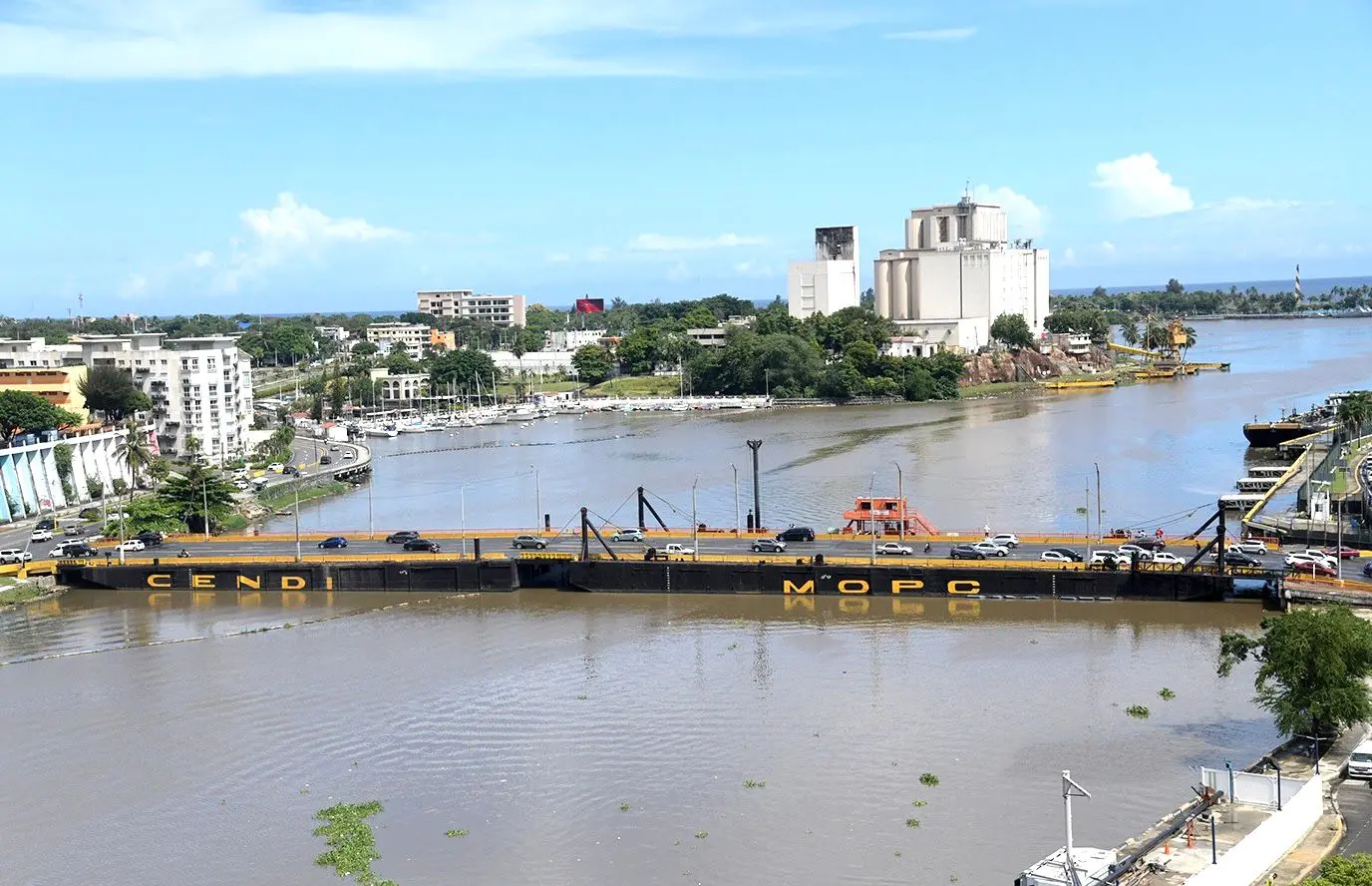 MOPC anuncia cierre temporal del puente flotante sobre río Ozama