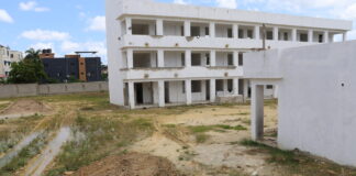 Denuncian: escuela en Cancino Adentro cumple más de una década en construcción