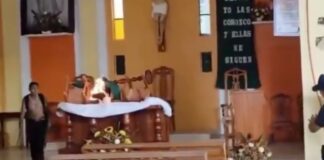 «El diablo me lo ordenó»: un hombre prende fuego al altar de una iglesia en México (VIDEO)