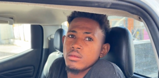 Apresan joven que provocó más de 100 heridas con un clavo a su hija de 11 meses