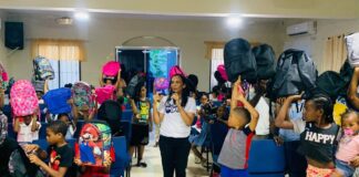 Fundación «Mejor es Dar» dona útiles escolares a cientos de niños en Haina y Yaguate