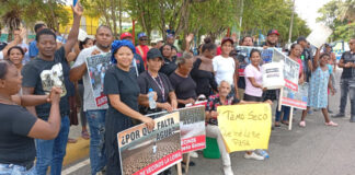 Protestan en km 28 de Pedro Brand por falta de agua desde hace dos meses