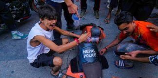 La esposa del ex primer ministro nepalí muere tras ser quemada por manifestantes