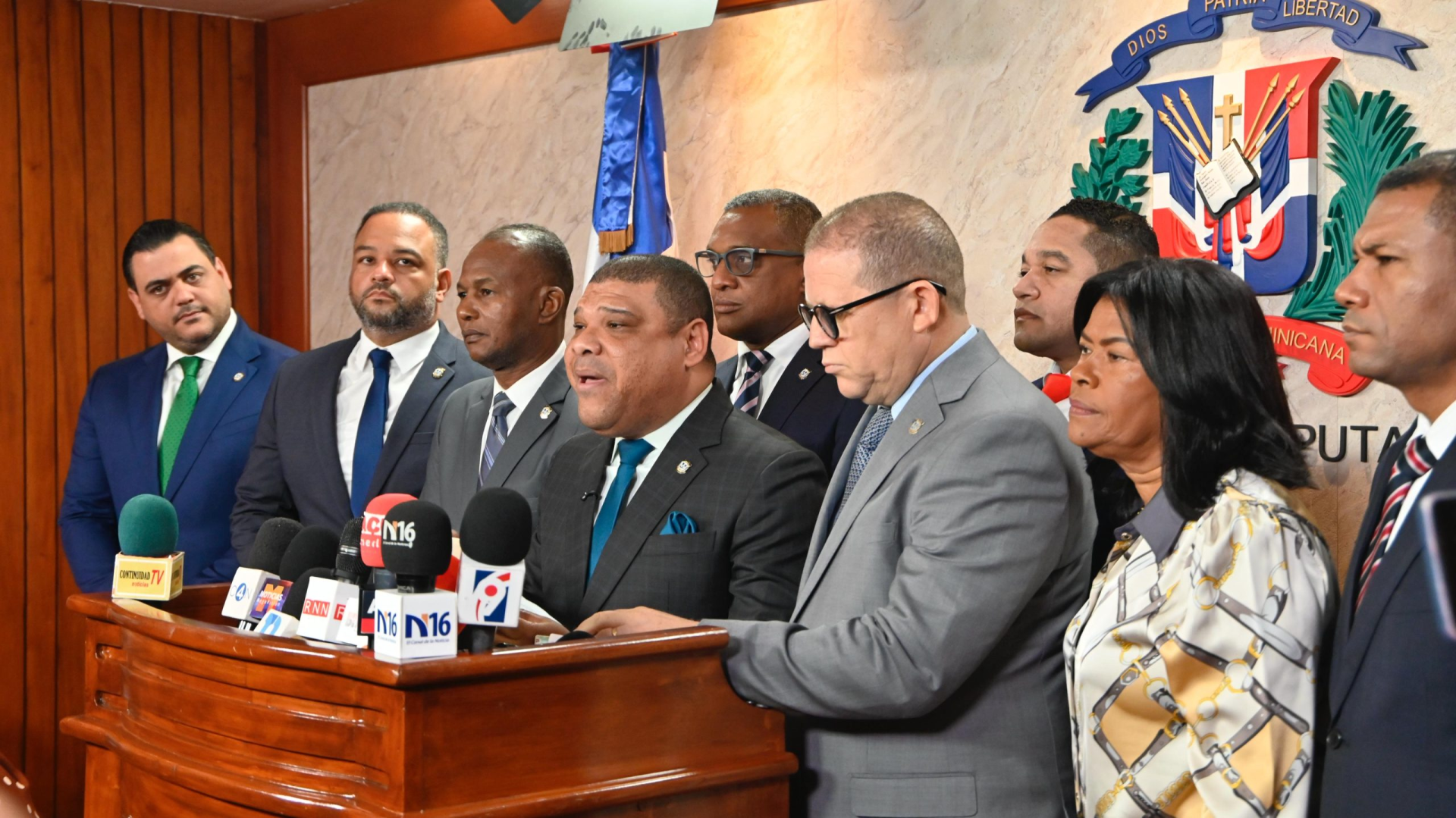 Partidos depositan interpelación de Celso Marranzini por “largos apagones”