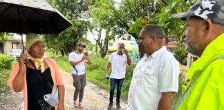 Diputado recorre sectores de Santo Domingo Oeste afectados por las lluvias