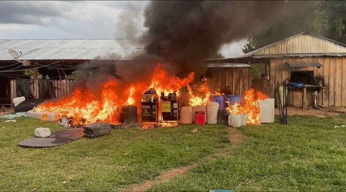 Fuerza Armada de Venezuela destruye un campamento de minería ilegal en el sur del país