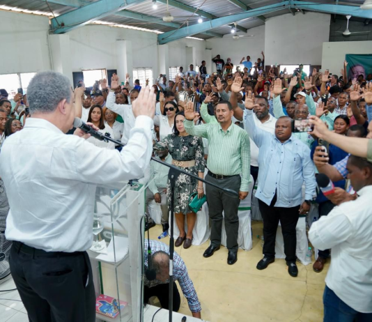Leonel juramenta exdirigentes del PRM y PLD que se suman a la FP en San Cristóbal