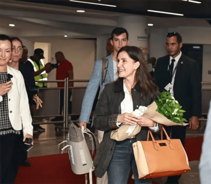 embajadora-estados-unidos-en-rd-llega-al-pais-d47c98d0-focus-0-0-1200-675