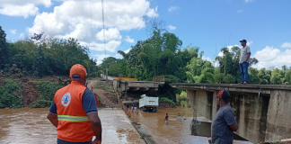 Advierten sobre peligro de cruzar el río Ozama entre Don Juan y Yamasá