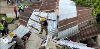 Casa se derrumba sobre otra vivienda en Quita Sueño, Haina; no se reportan heridos