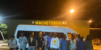 Detienen minibús con 21 haitianos indocumentados en Ámina, Valverde