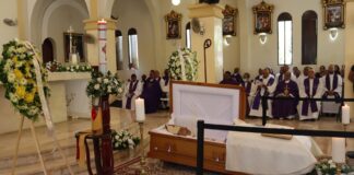 Sepultan restos de monseñor Rafael Leónidas Felipe Núñez