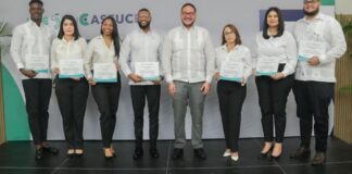 Juramentan nueva directiva de la asociación de egresados de la UCE