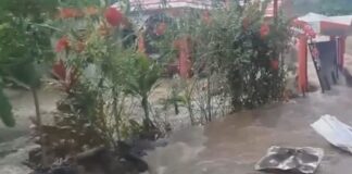 Explota tubería de Coraasan y deja viviendas inundadas