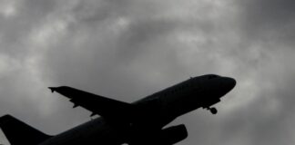 Donald Trump ordena reabrir el espacio aéreo venezolano a vuelos comerciales