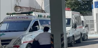 Ambulancias esperan hasta 24 horas por falta de camillas en el Cabral y Baéz en Santiago